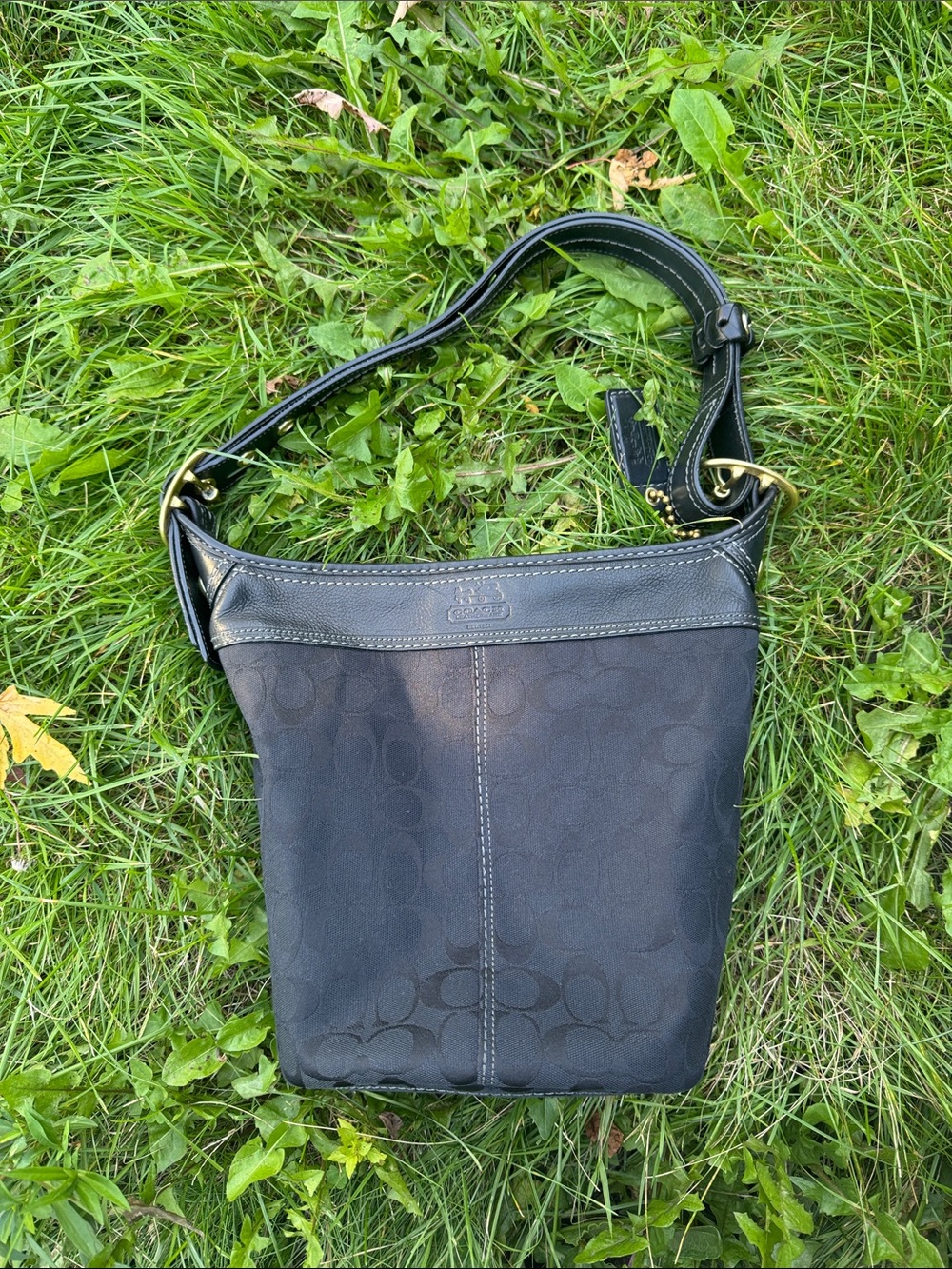Vintage COACH Black Leather Cross Body Bag / H0793-11437 / Bleeker Signature